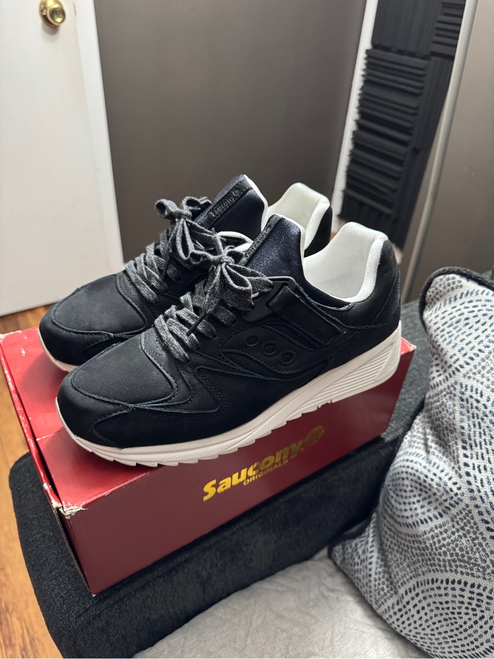 Saucony Men’s Black Sneakers with White Sole